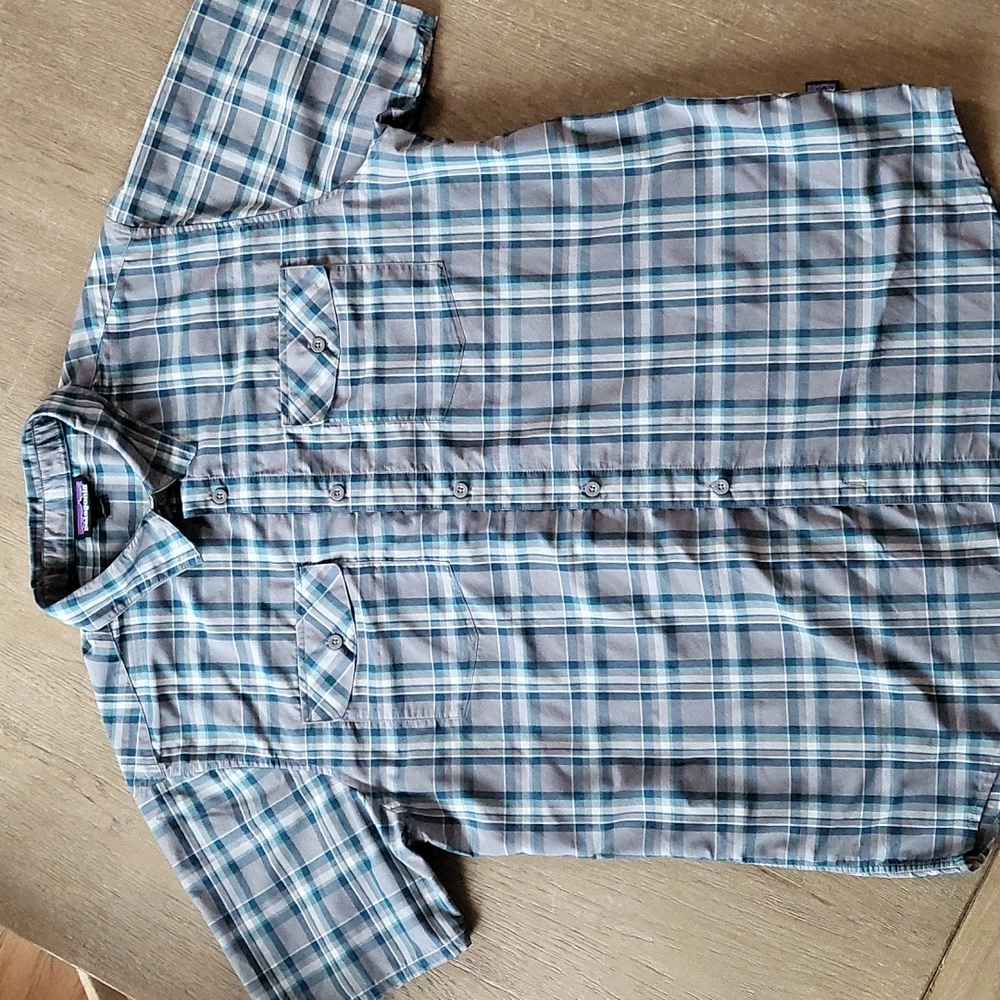 Patagonia short sleeve button down shirt L